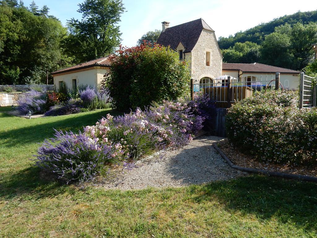 Le Hibou Heureux Bed & Breakfast Bézenac Exterior photo